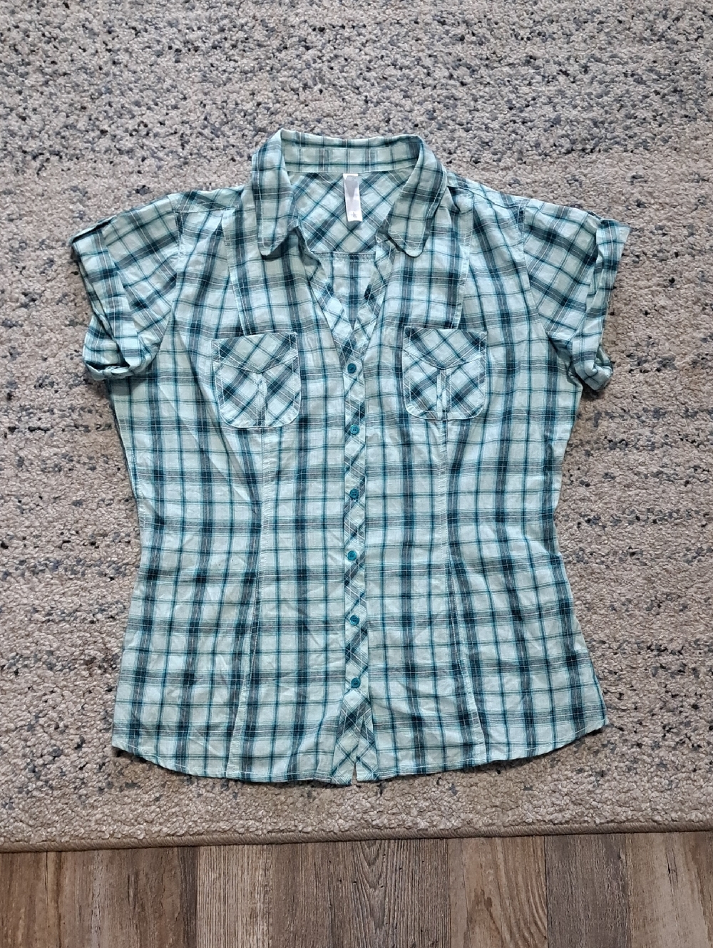 Women’s Short-Sleeve Plaid Button-Down Shirt in Teal and White